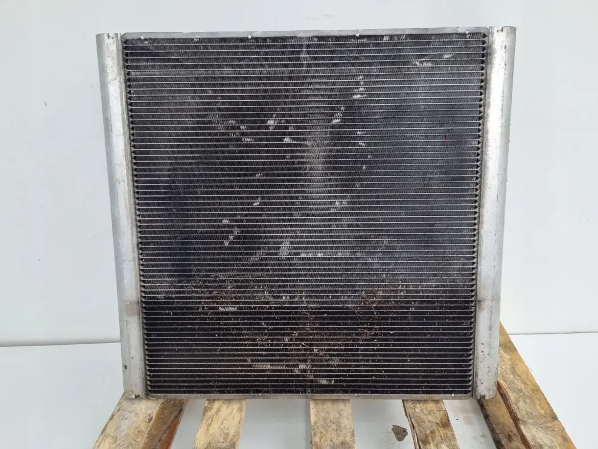 Range Rover Vogue L322 4.4 V8 CHŁODNICA WODY 8MK-376-718-321 B7227000