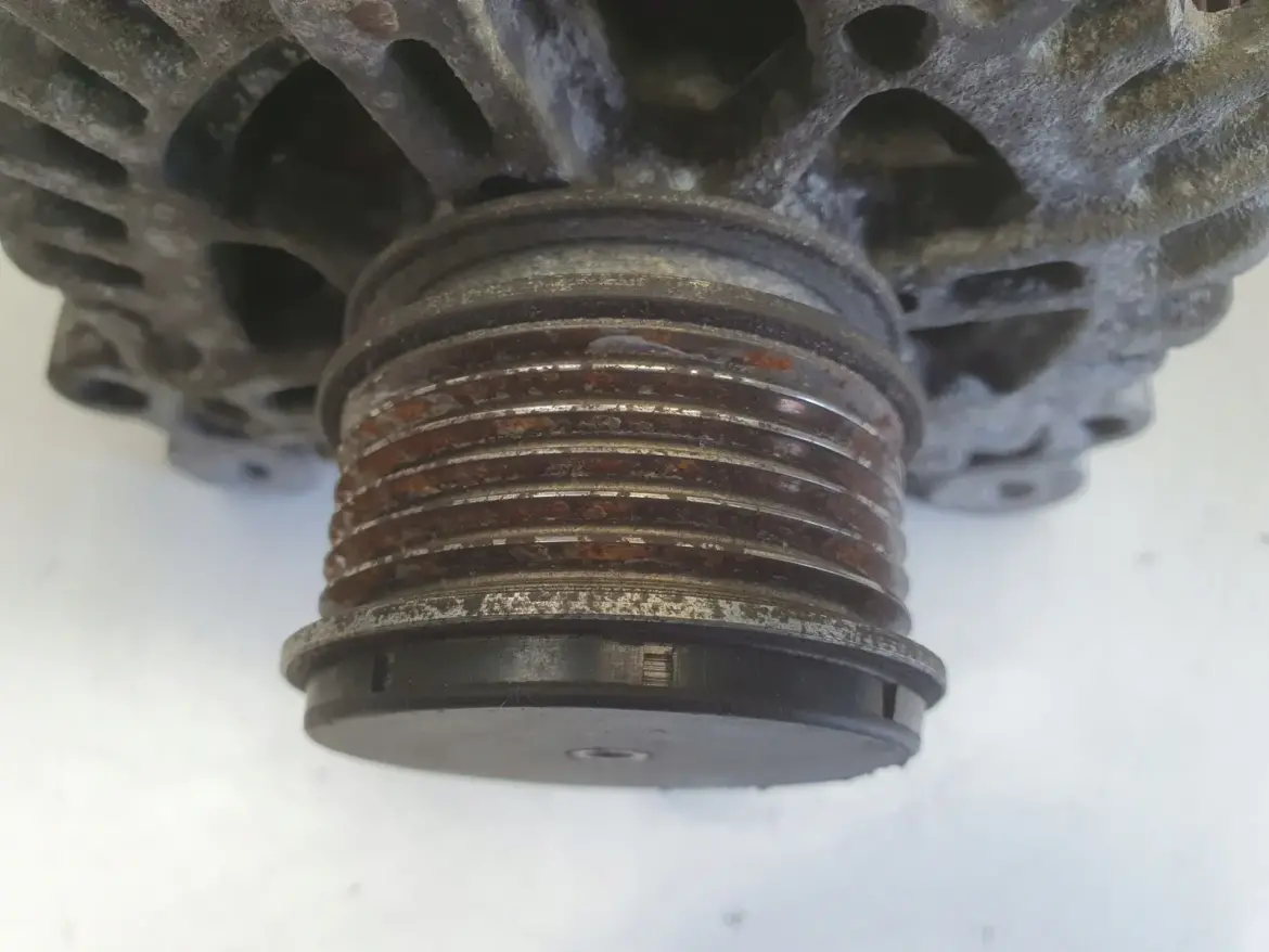 VW Touran I 2.0 TDI ALTERNATOR 06F903023C valeo 140A