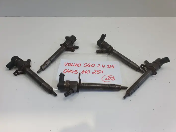 Volvo S60 S80 V50 V70 XC70 XC90 2.4 D5 WTRYSKIWACZ wtrysk 0445110251