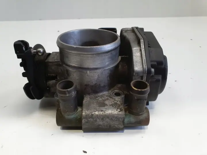 Audi A4 B5 1.8 20V PRZEPUSTNICA 058133063H