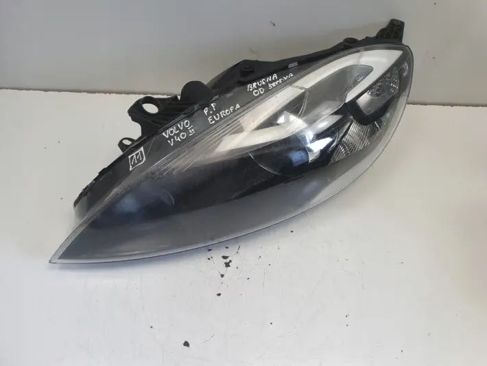 Volvo V40 II 12-16r PRZEDNIA LAMPA LEWA lewy przód EUROPA XENON 31420007