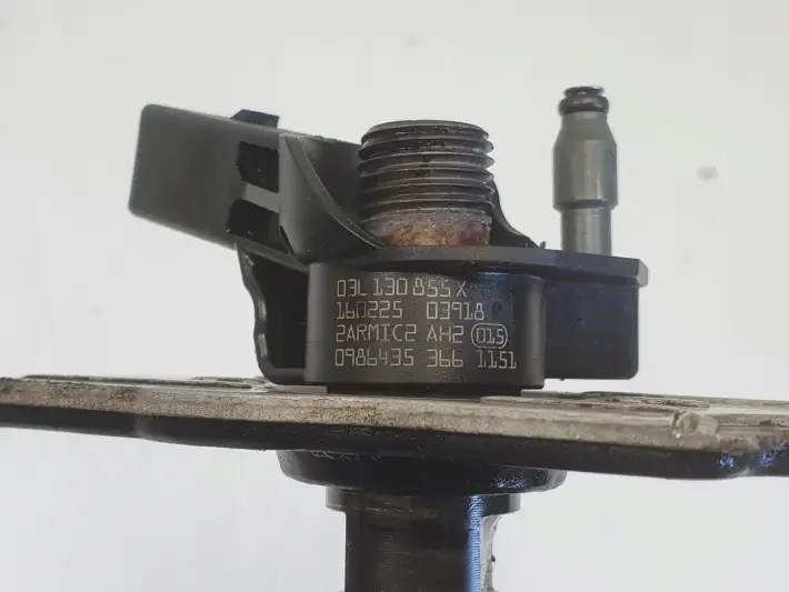 VW Passat B6 2.0 TDI WTRYSKIWACZ wtrysk 03L130855X 0986435366