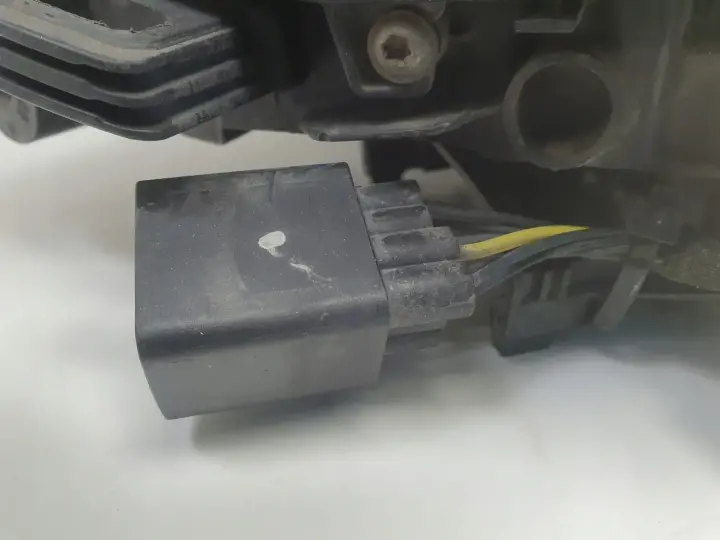 Volvo V60 S60 II LIFT PRZEDNIA LAMPA LEWA lewy przód XENON SKRĘTNY 31353284