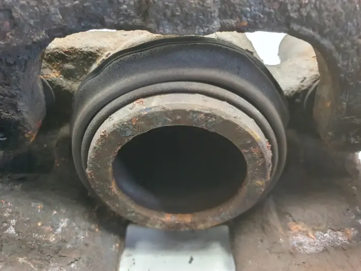 Renault Clio IV LEWY PRZEDNI ZACISK HAMULCOWY przód kierowcy L.P ATE 368