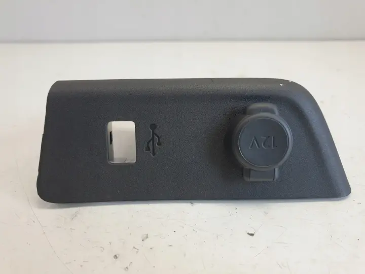 Opel Corsa F PANEL ZAPALNICZKI USB Dekor osłona