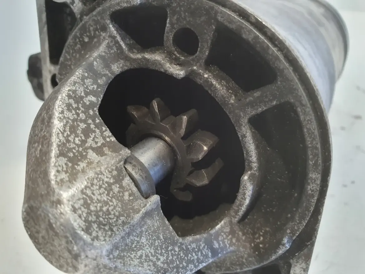 Opel Vectra C 1.9 CDTI ROZRUSZNIK 55352882 M001T30171