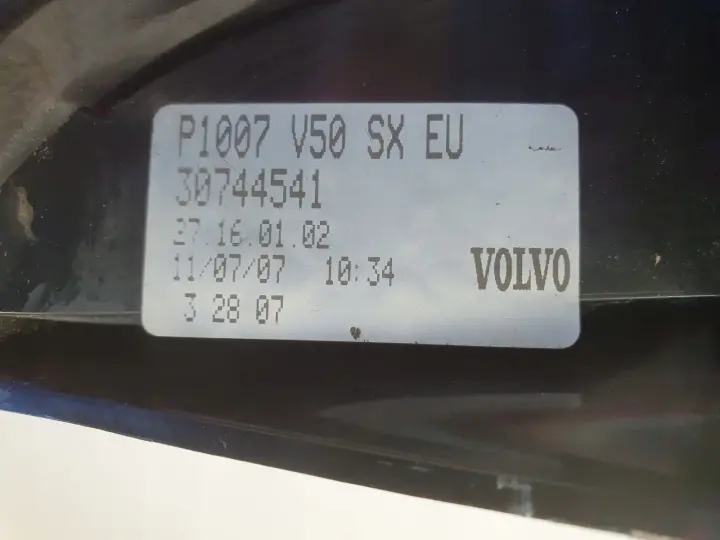 Volvo V50 KOMBI 07-12r LIFT TYLNIA TYLNA LAMPA LEWA lewy tył 30744541