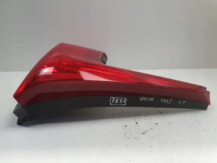 Volvo V40 II 12-16r TYLNIA TYLNA LAMPA LEWA lewy tył 31395844