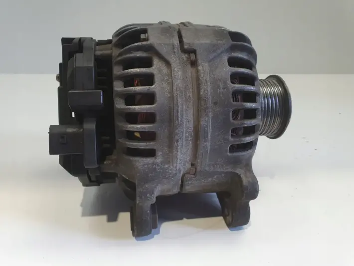 Audi TT 1.8 T ALTERNATOR bosch 028903028E 120A