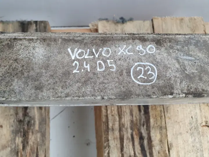 Volvo XC90 I 02-15r BELKA TYLNEGO ZDERZAKA TYŁ