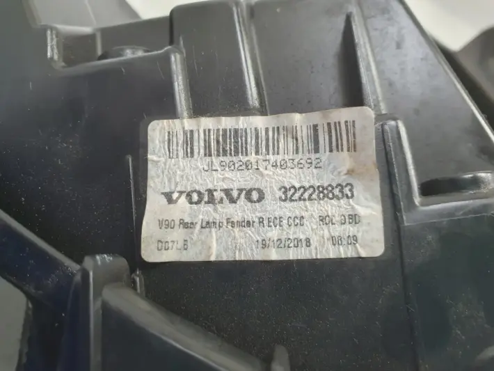 Volvo V90 II TYLNIA TYLNA LAMPA PRAWA prawy tył 32228833