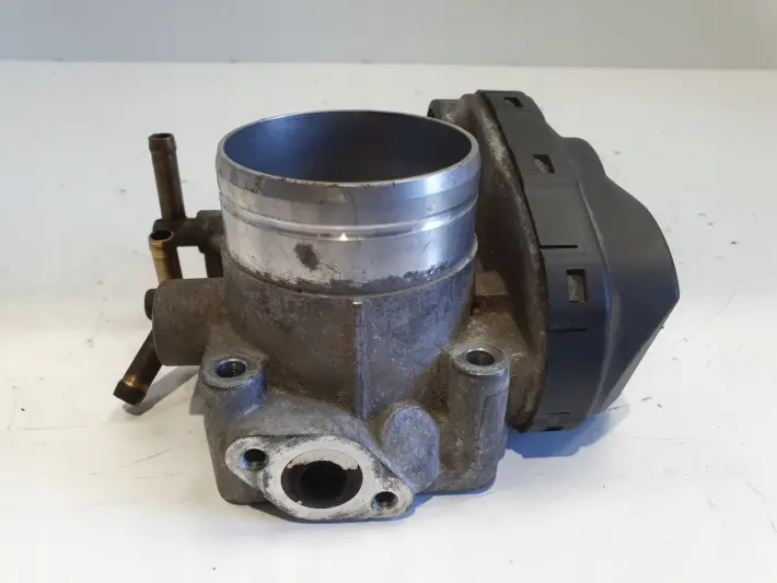Audi A3 II 8P 1.6 8V PRZEPUSTNICA 06A133062A