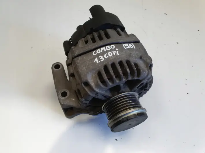 Opel Combo C 1.3 CDTI ALTERNATOR 13117279YQ valeo