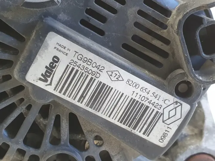 Renault Clio III 1.2 16V ALTERNATOR 8200654541C valeo