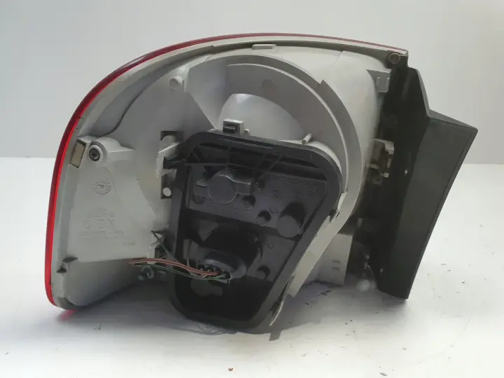 Vw Touareg I 02-06 TYLNA LAMPA PRAWA prawy tył pasażera 7L6945258