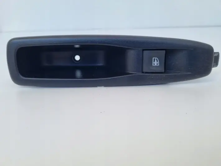 Renault Captur I Clio IV PRZEŁĄCZNIK SZYB panel włącznik 82950721R
