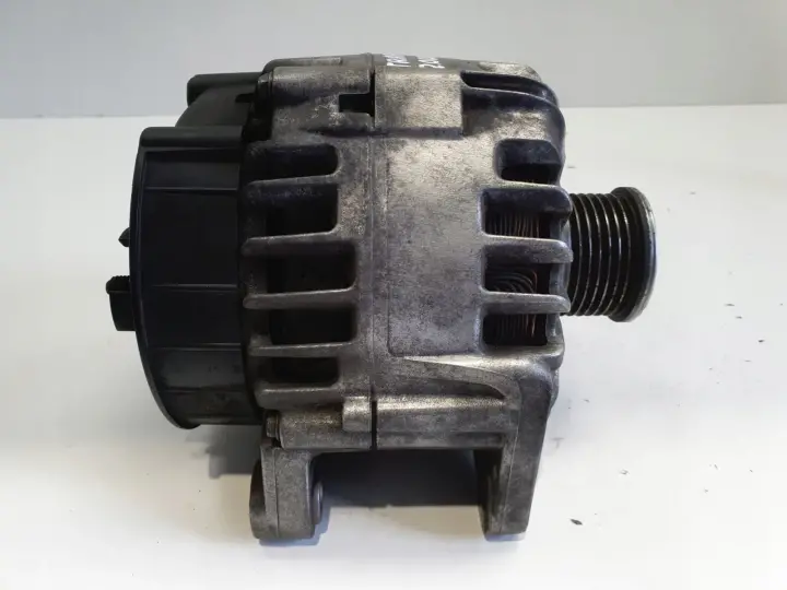 Renault Trafic II Opel Vivaro 2.0 DCI ALTERNATOR valeo 8200404459