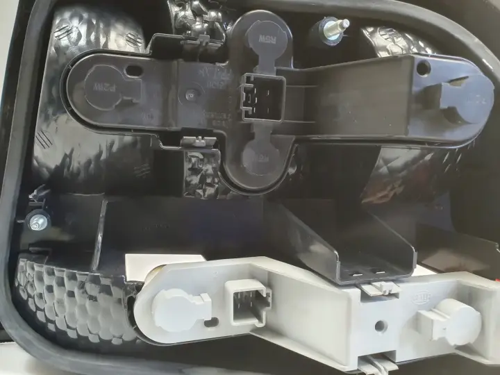 VOLVO S60 I LIFT 04-10r TYLNIA LAMPA LEWA LEWY TYŁ