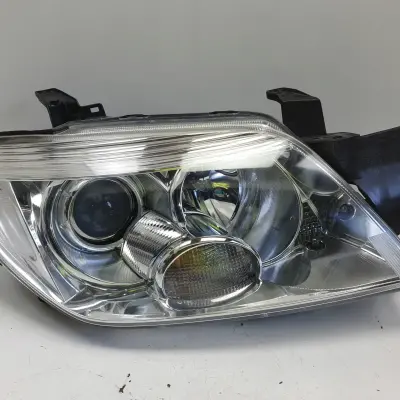 Mitsubishi Outlander I 03-06r PRZEDNIA LAMPA PRAWA prawy przód EUROPA