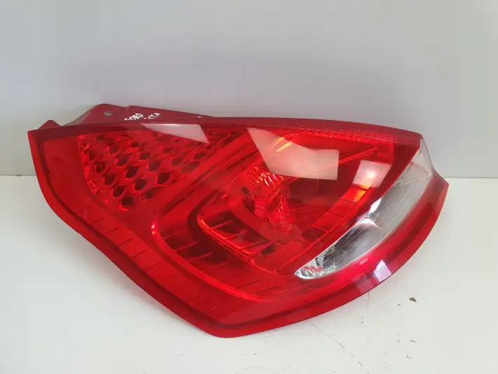 Ford Fiesta VII MK7 08-12r TYLNIA LAMPA LEWA LEWY TYŁ kierowcy 8A61-13405-A
