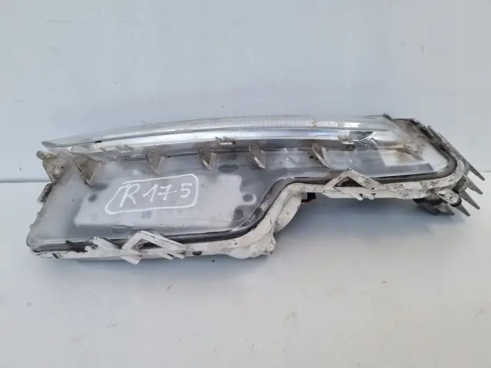 Volvo S60 II V60 LIFT PRZEDNI HALOGEN PRAWY PRZÓD pasażera LED DRL 31353290