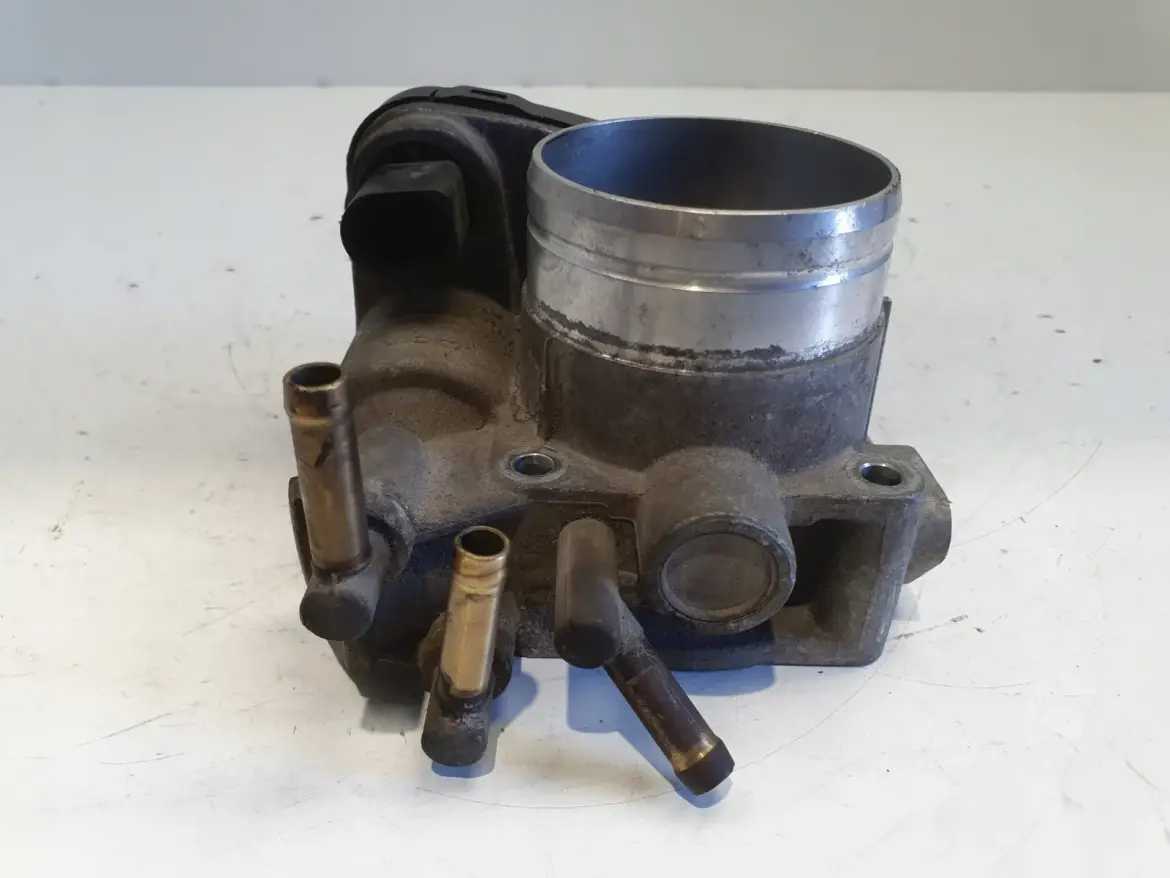 Audi A3 II 8P 1.6 8V PRZEPUSTNICA 06A133062A