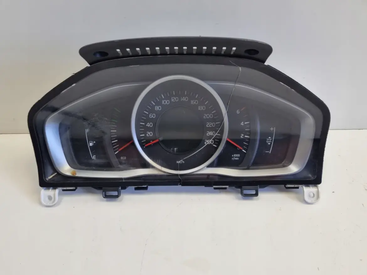 Volvo VOLVO S60 II V60 I Diesel LICZNIK ZEGARY Europa 31327747