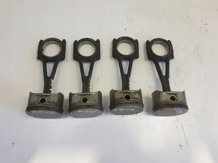 Opel Corsa C 1.2 16V Z12XE TŁOK KORBOWÓD