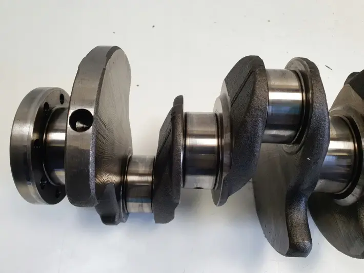 Volvo S40 II V50 2.0 D WAŁ KORBOWY 30725118 D4204T