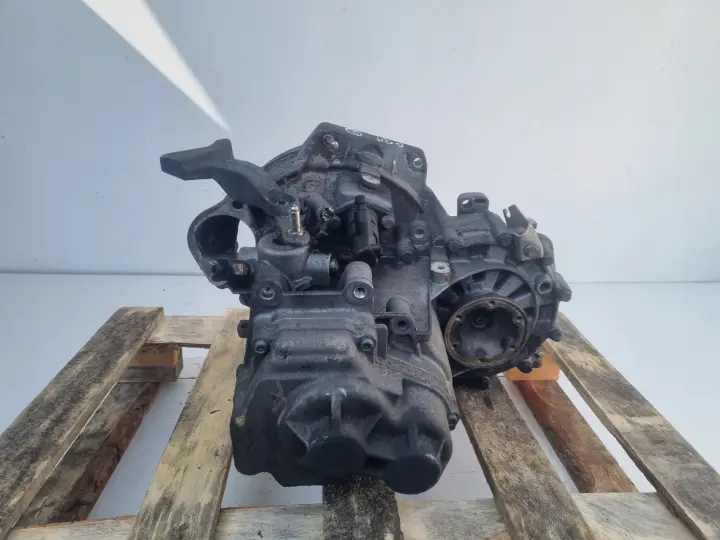 VW Touran 1.9 TDI MANUALNA SKRZYNIA BIEGÓW manual GQM