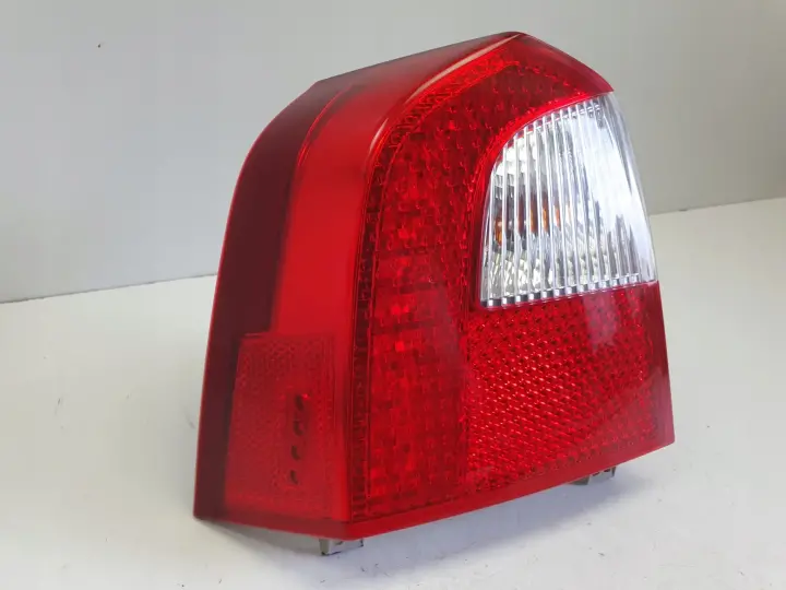 Volvo V70 III XC70 II TYLNIA TYLNA LAMPA LEWA lewy tył LED 31395072