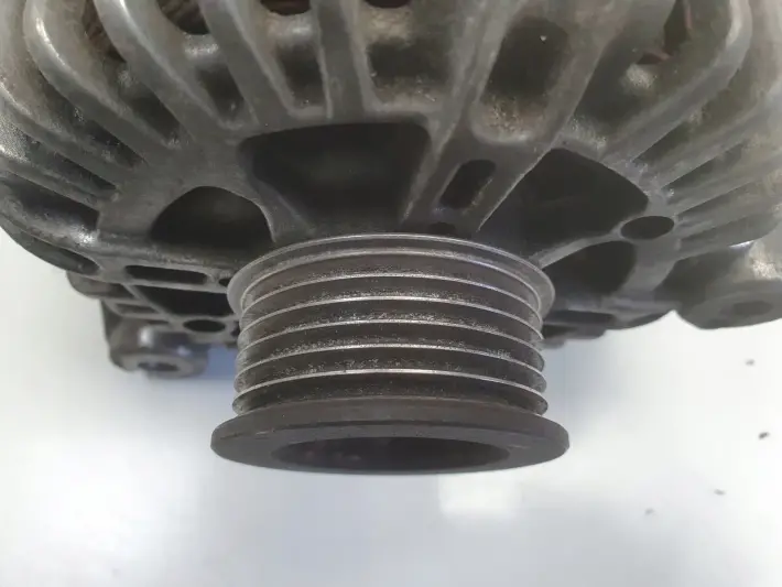BMW E87 E90 E91 2.0 D ALTERNATOR valeo 7802471