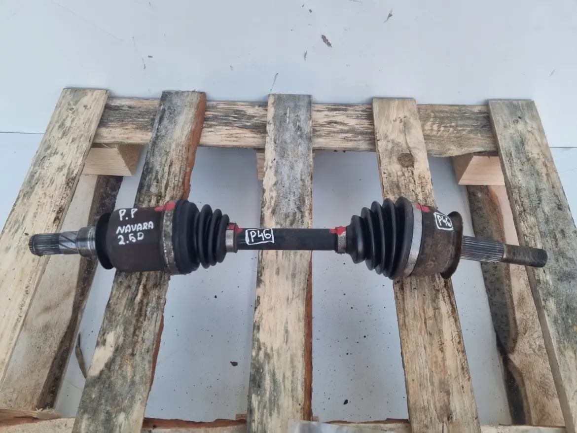 Nissan Navara III 2.5 dCi PRAWA PRZEDNIA PÓŁOŚ półośka prawy przód