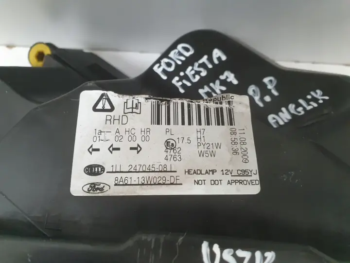 Ford Fiesta MK7 08-17r PRZEDNIA LAMPA PRAWA PRAWY PRZÓD anglik