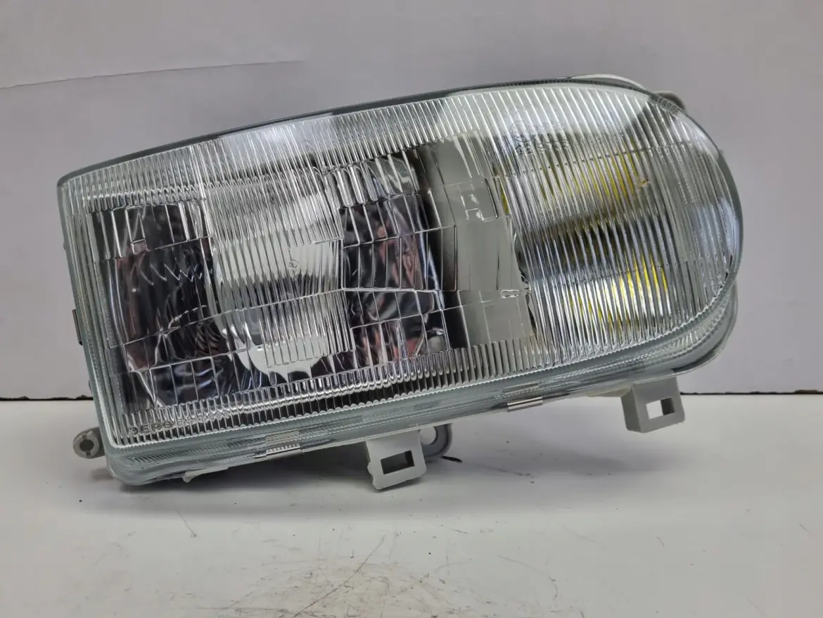 Nissan Serena 92-98r PRZEDNIA LAMPA PRAWA PRAWY PRZÓD nowa euro 215-1166R