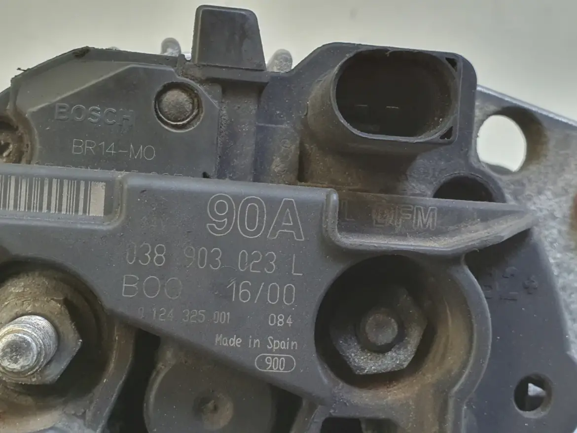 Audi A3 8L Golf IV 1.9 TDI ALTERNATOR 0123515021 038903023L 90A