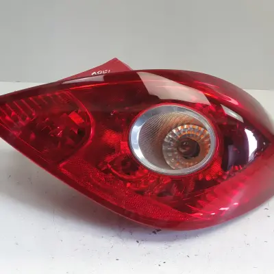 Opel Corsa D 3 drzwi TYLNA LAMPA PRAWA prawy tył pasażera 13211841