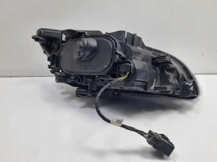 Volvo S60 II V60 LIFT PRZEDNIA LAMPA LEWA lewy przód XENON skrętna 31420261