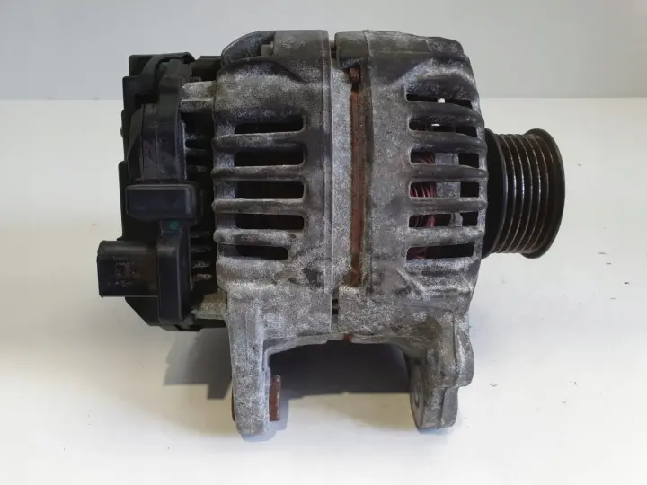 VW Touran 1.6 8V ALTERNATOR bosch 06A903026B 70A