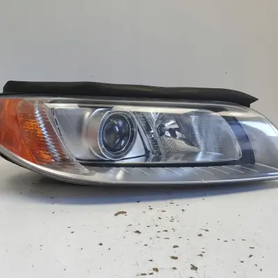 Volvo V70 III XC70 S80 II XENON PRZEDNIA LAMPA PRAWA prawy przód 31214348