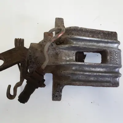 VW Golf V Audi A3 8P Leon III PRAWY ZACISK HAMULCOWY tył pasażera