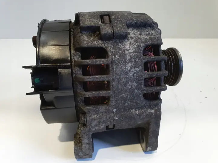 Opel Vivaro 1.9 DCI ALTERNATOR valeo 8200538815