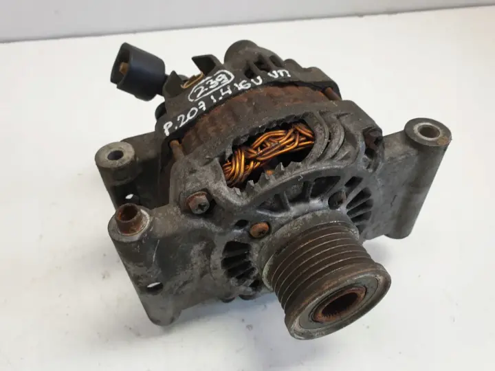 Peugeot 207 1.6 VTi ALTERNATOR V758575080