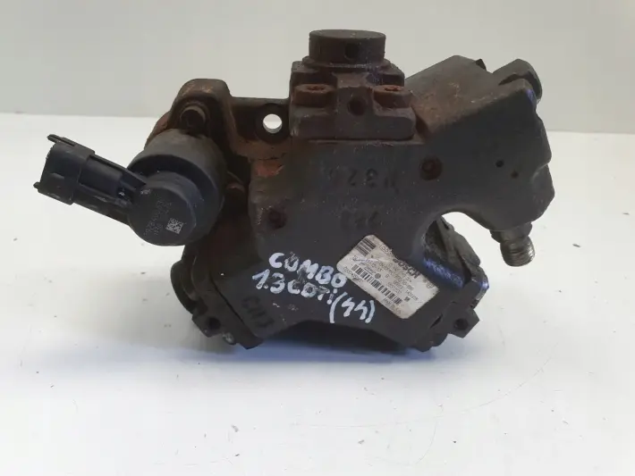 Opel Combo C 1.3 CDTI POMPA WTRYSKOWA 0445010204