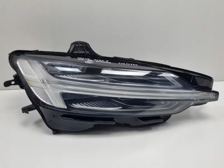 Volvo XC60 II FULL LED PRZEDNIA LAMPA PRAWA prawy przód EUROPA 31656559