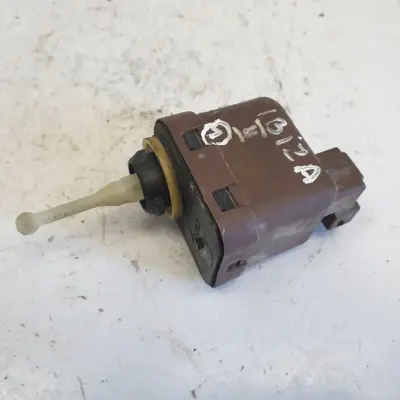 Seat Ibiza II SILNICZEK REGULACJI LAMPY