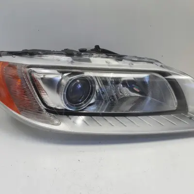 Volvo V70 III XC70 PRZEDNIA LAMPA PRAWA PRAWY PRZÓD XENON SKRĘTNY 31383541