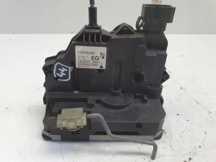 Opel Corsa D ZAMEK DRZWI lewy tył kierowcy 13258266 EQ
