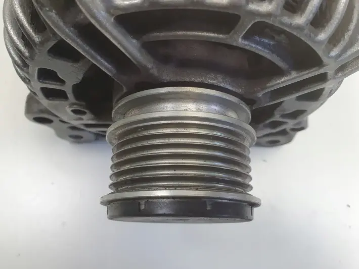 Audi A3 8P VW Golf V 1.9 TDI ALTERNATOR bosch 038903024F 120A