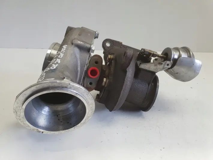 Volvo V60 S60 II XC60 2.4 D D4 TURBOSPRĘŻARKA turbo 36010145